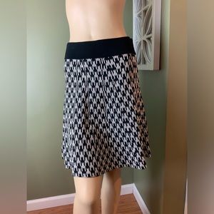 Ann Taylor black and white skirt size small